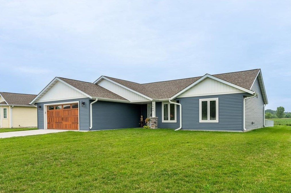 3449 Rosewood Ln, Eau Claire, WI 54703-4839