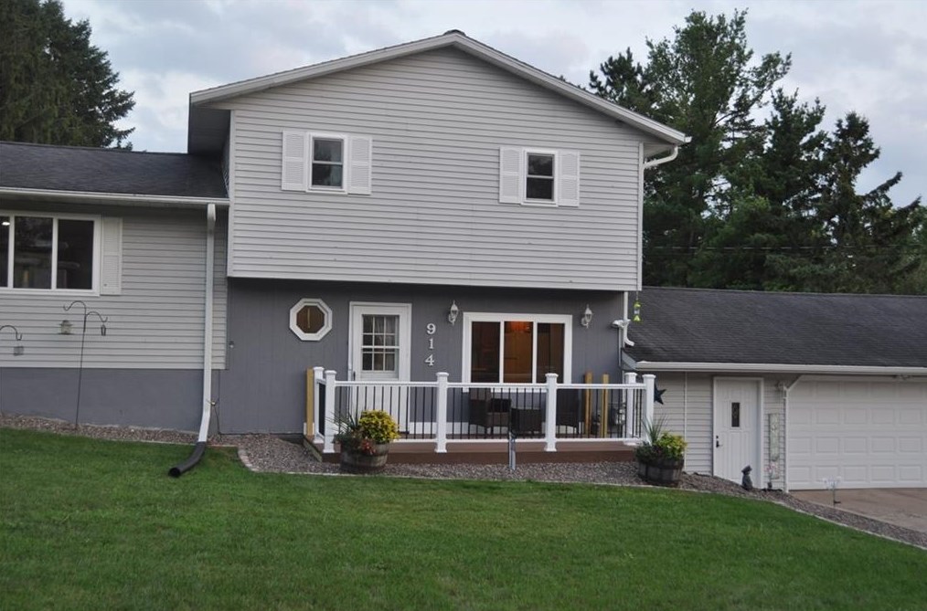 914 Main Ct, Bloomer, WI 54724