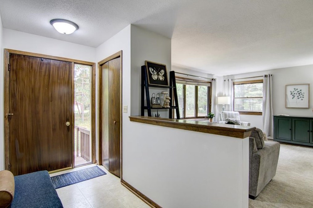 659 Indian Hills Dr, Eau Claire, WI 54703-2113