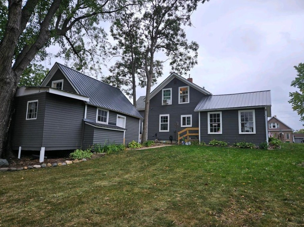 406 3rd Ave, East Farmington, WI 54020