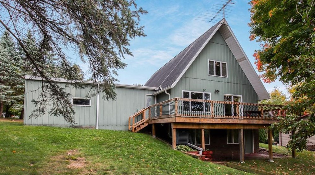 2424 Haanstad Rd, Eau Claire, WI 54703-2529