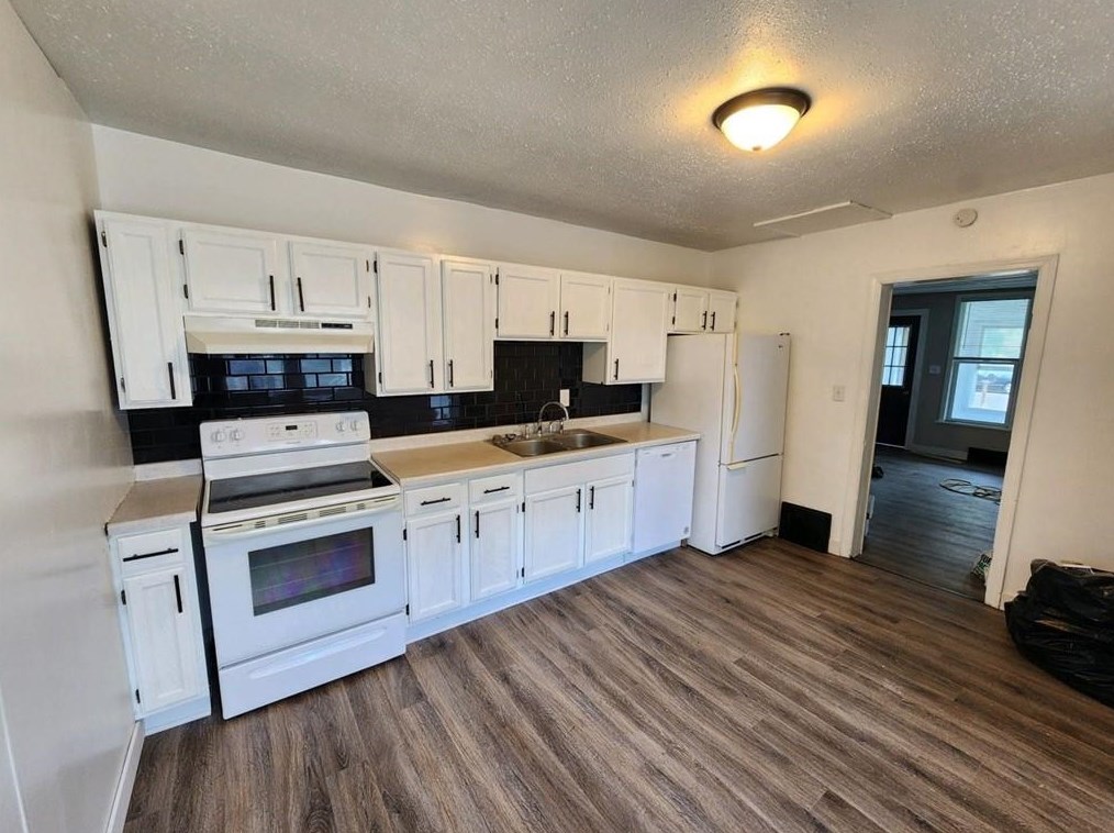 705 Division St, Eau Claire, WI 54703-3247