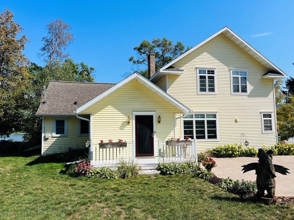 101 Pine St, Chetek, WI 54728-9144