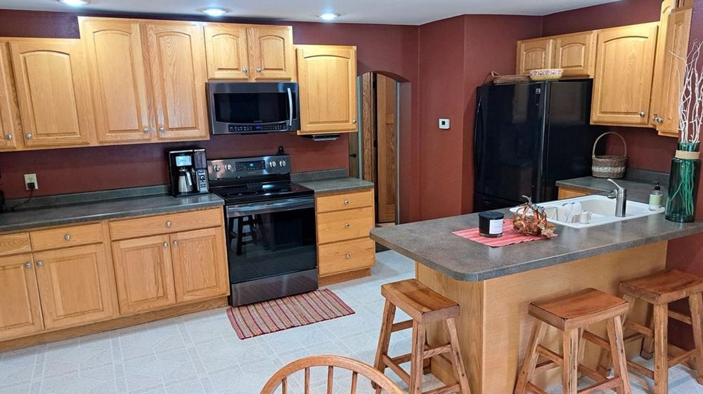 1409 8th Ave, Bloomer, WI 54724