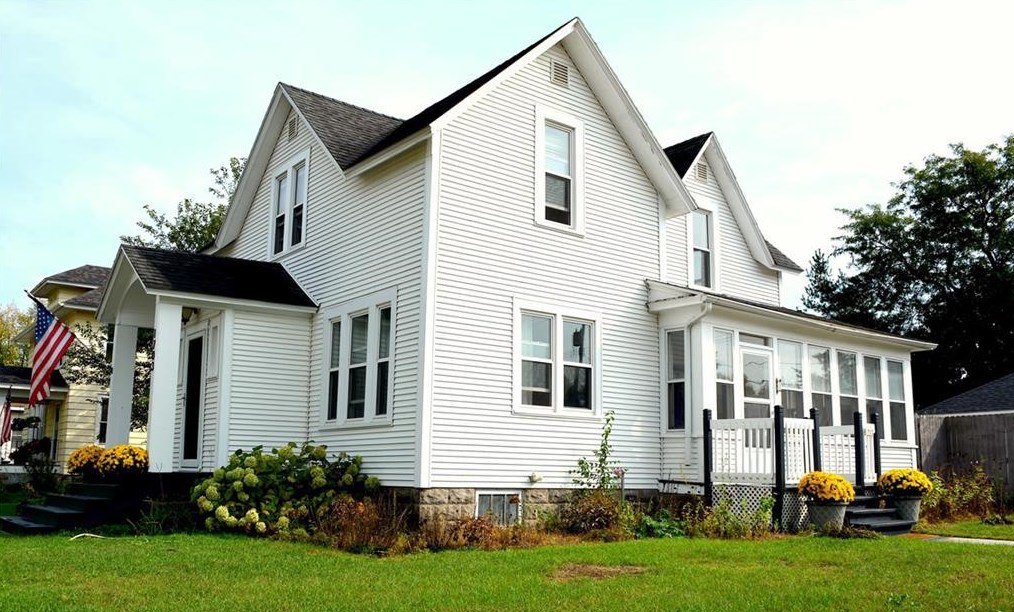 1703 Hogeboom Ave, Eau Claire, WI 54701