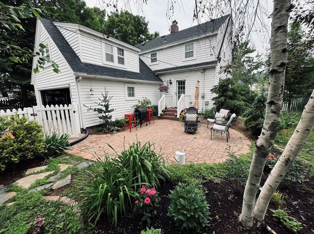 212 Roosevelt Ave, Eau Claire, WI 54701-4064