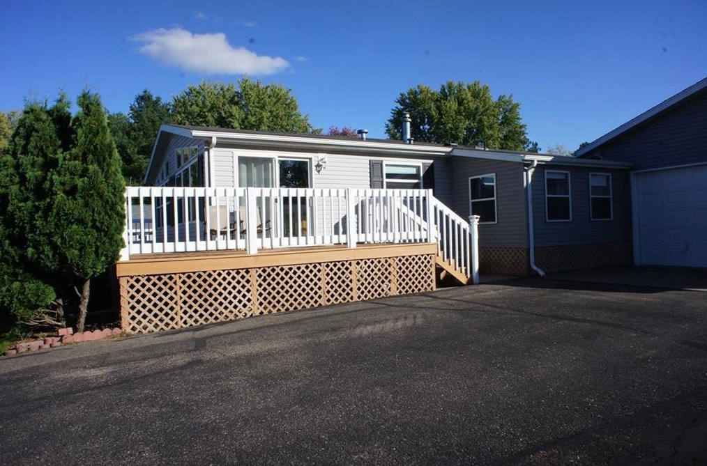 26139 W 3rd Ave, Cleghorn, WI 54738