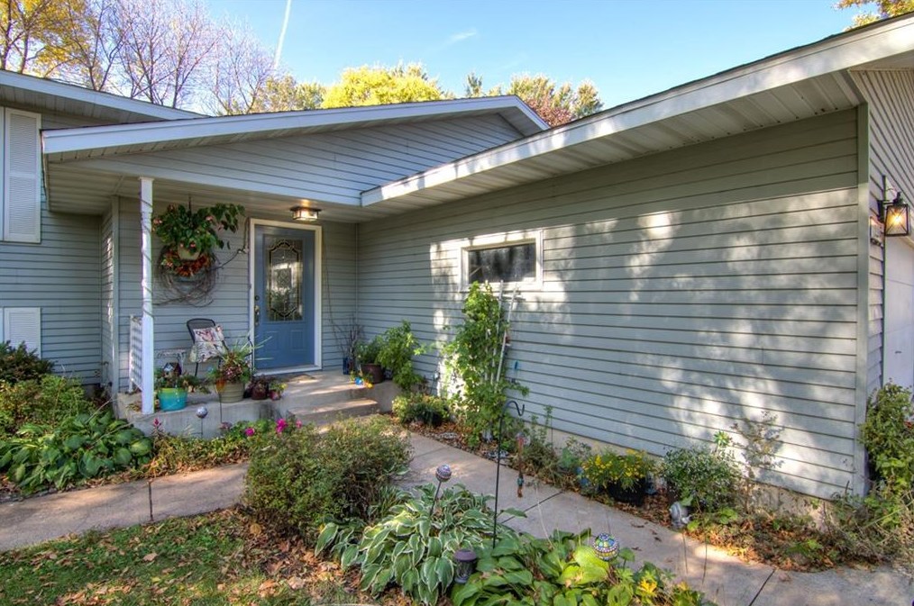 2828 Neptune Ct, Eau Claire, WI 54703