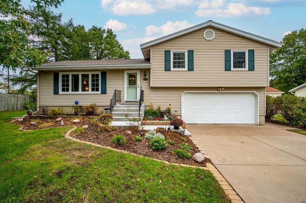 1318 Rowe St, Eau Claire WI  54703-1696 exterior