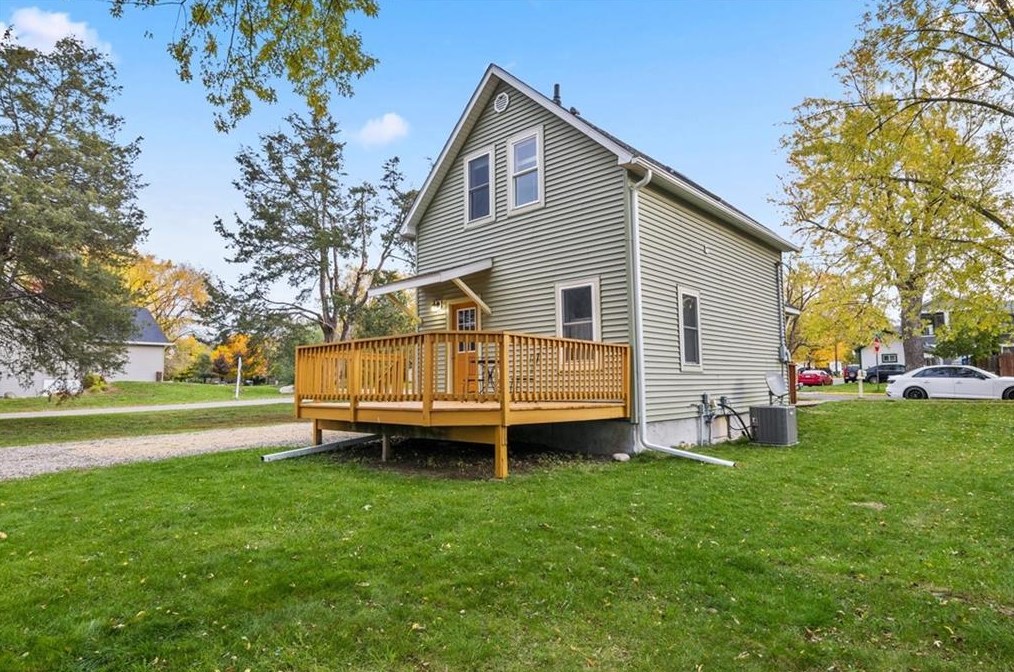 429 4th St, Hudson, WI 54016