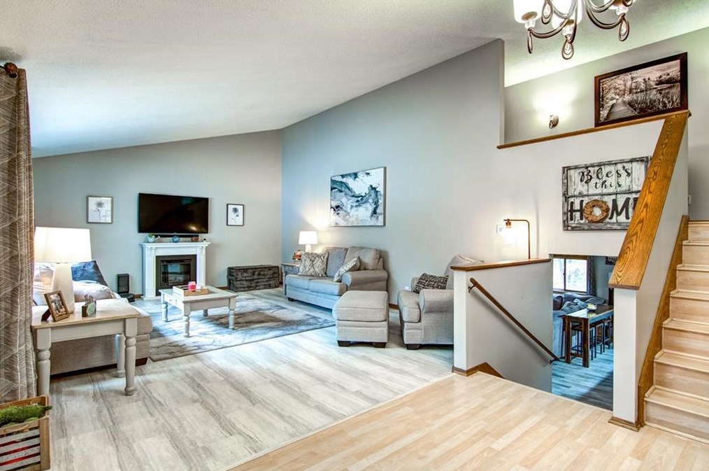 4536 Woodridge Dr, Eau Claire, WI 54701