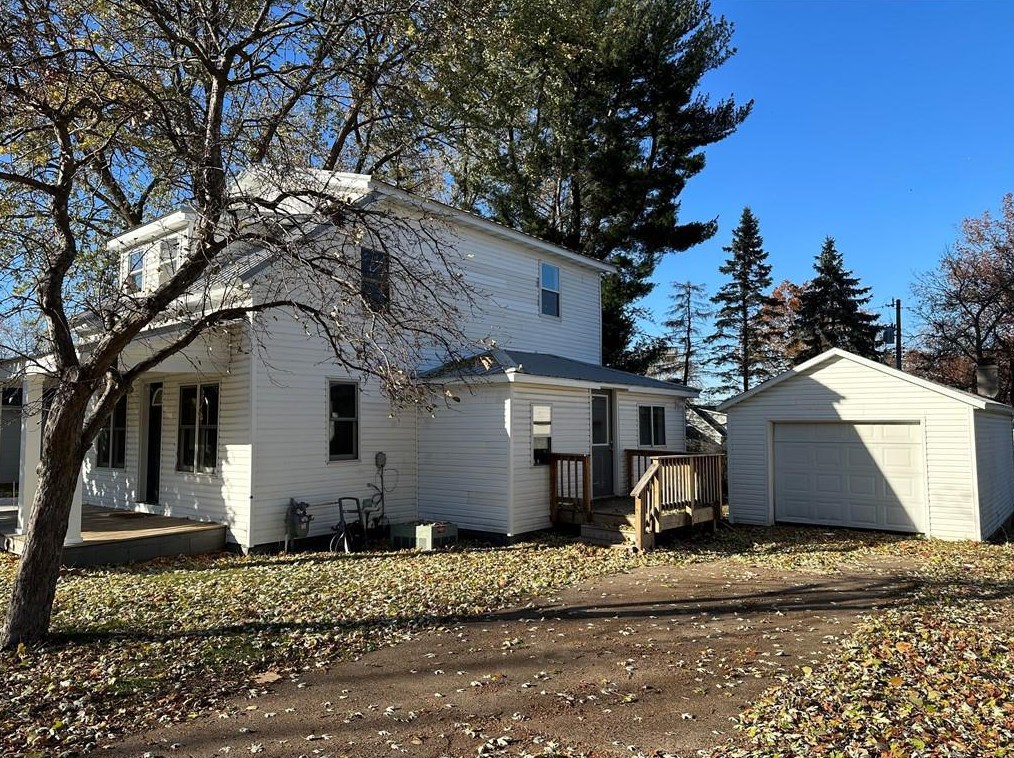 1512 Daniels Ave, Altoona, WI 54720-1735