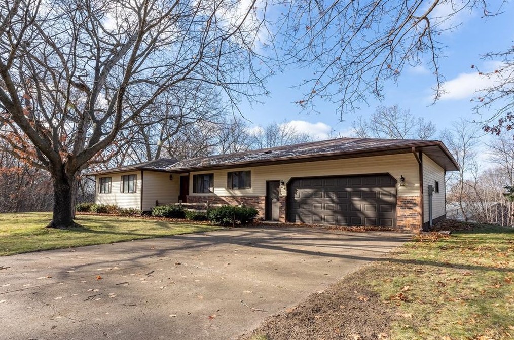 4516 Wildwood Ct, Eau Claire, WI 54701