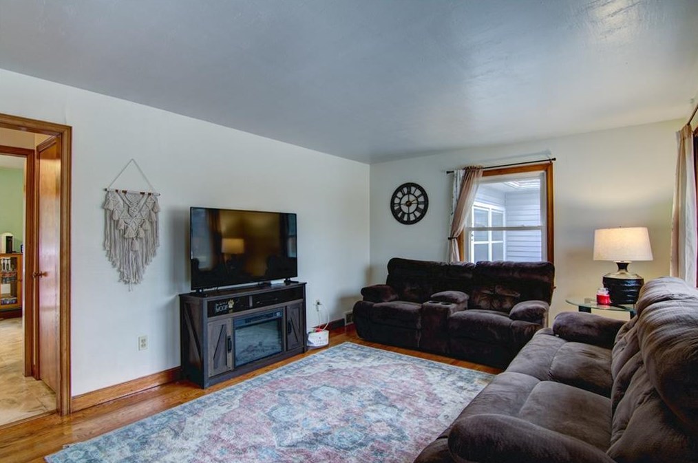 3133 Pinehurst Rd, Eau Claire, WI 54703