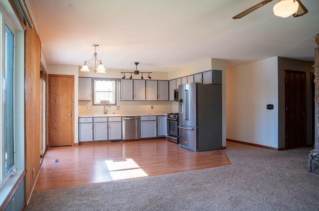 541 Flambeau Pkwy, De Forest, WI 53532