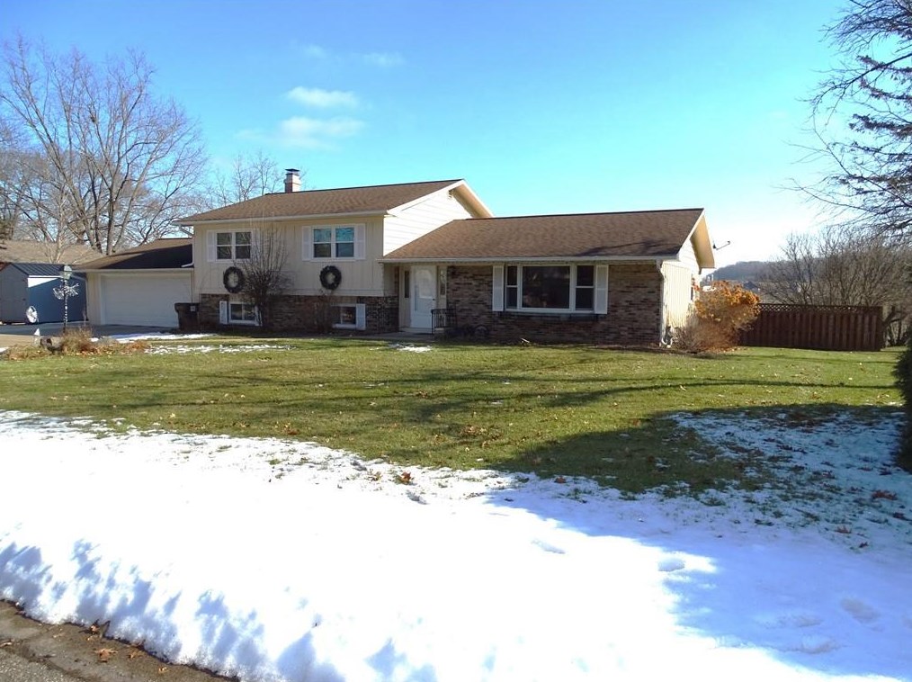 1034 Auth St, Durand, WI 54736-1806
