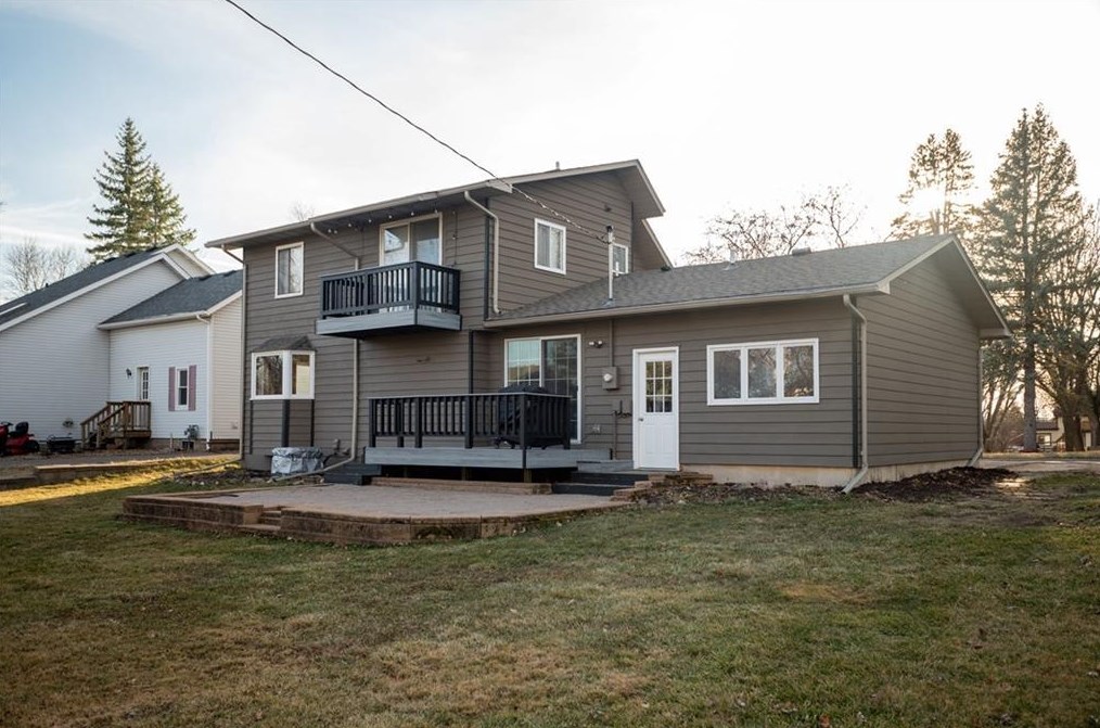 970 11th Ave, Hammond, WI 54002-9228