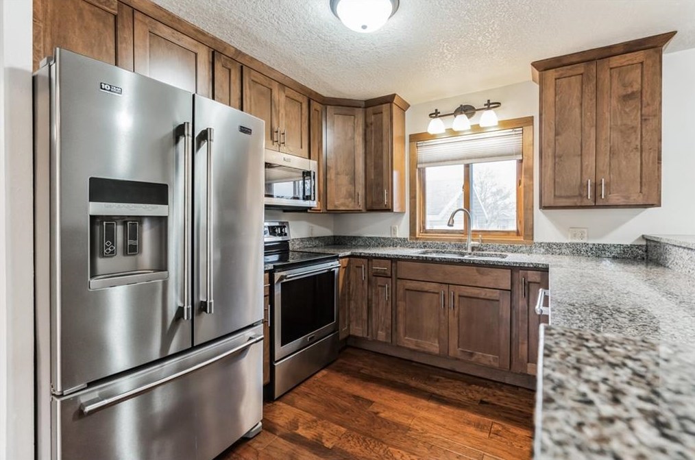 3 Poskin Ave, Canton, WI 54868-1302