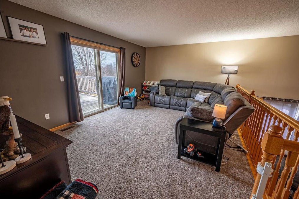 868 Grant St, Ellsworth WI  54011-4139 exterior