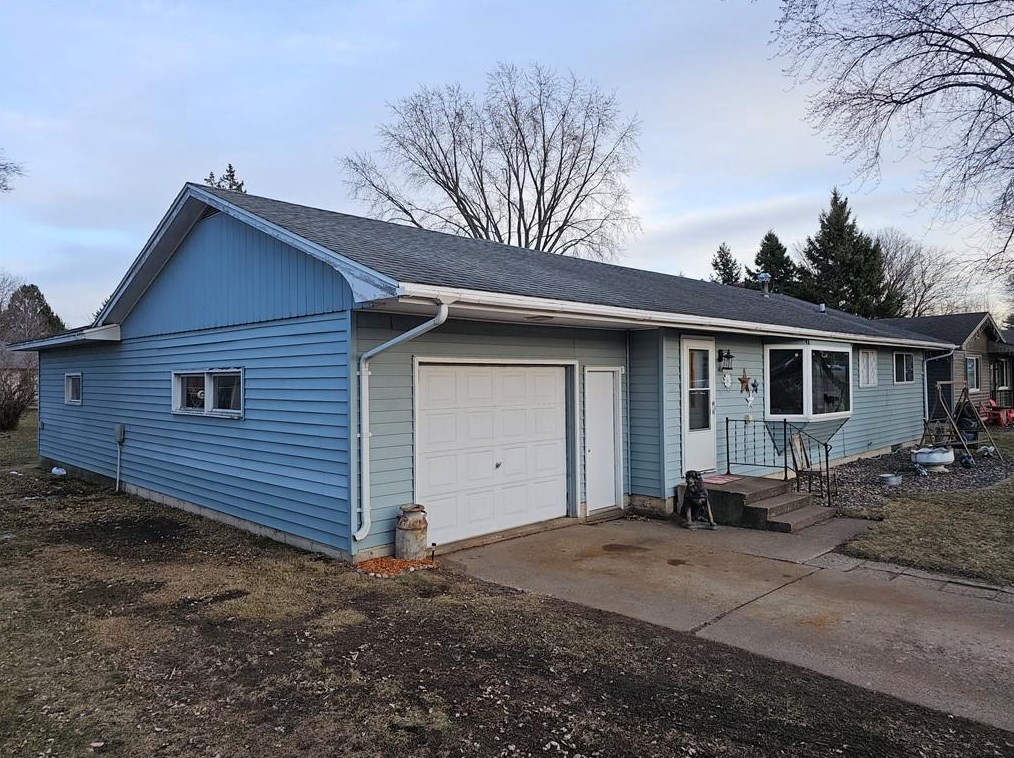 1416 Thompson St, Bloomer, WI 54724-1255