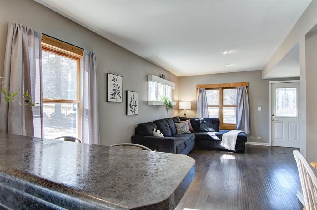 1545 Mckinley Rd, Eau Claire, WI 54703-1345