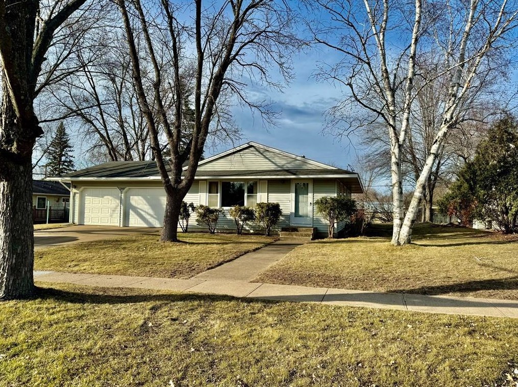 2444 Daniels Ave, Altoona, WI 54720
