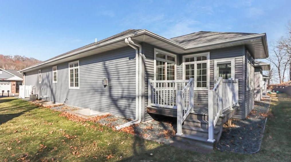 4529 Village Oaks Circle, Eau Claire, WI 54701