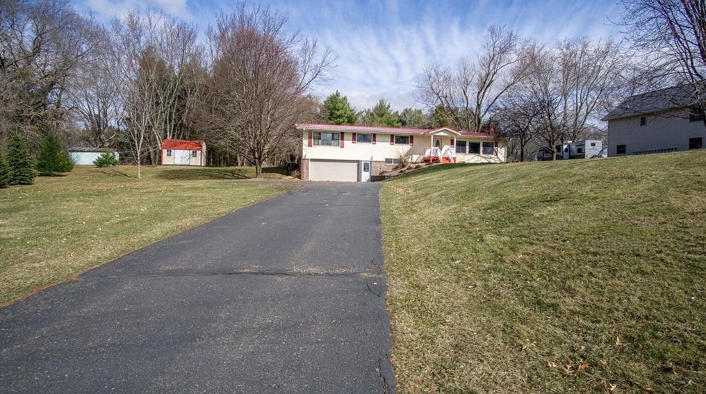 431 13th Ave, Bloomer, WI 54724-9623