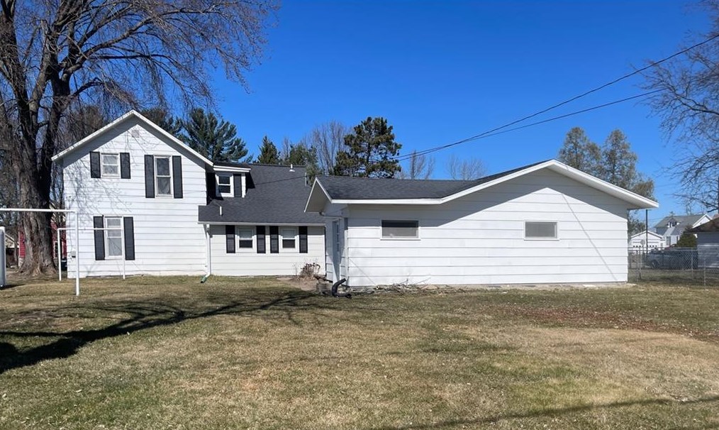 222 W Lincoln Ave, Brackett, WI 54742