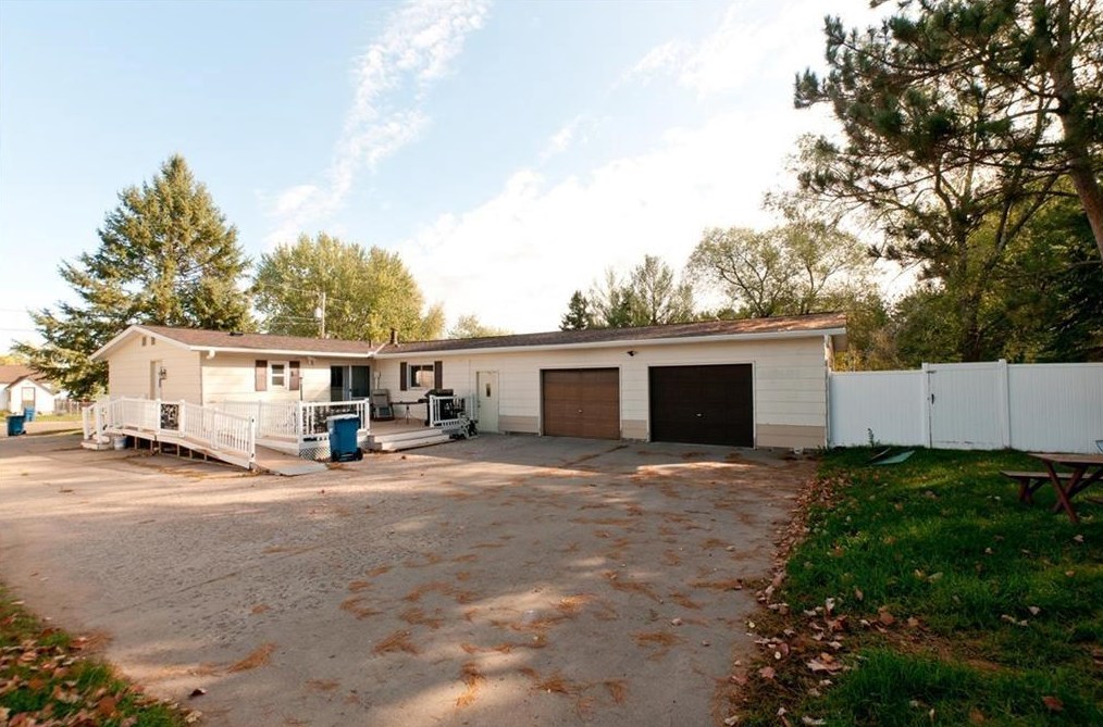 506 Barker St, Canton WI 54868-2622 exterior