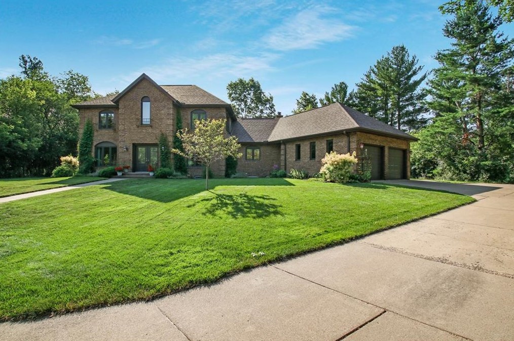 3302 Westover Ln, Eau Claire, WI 54701