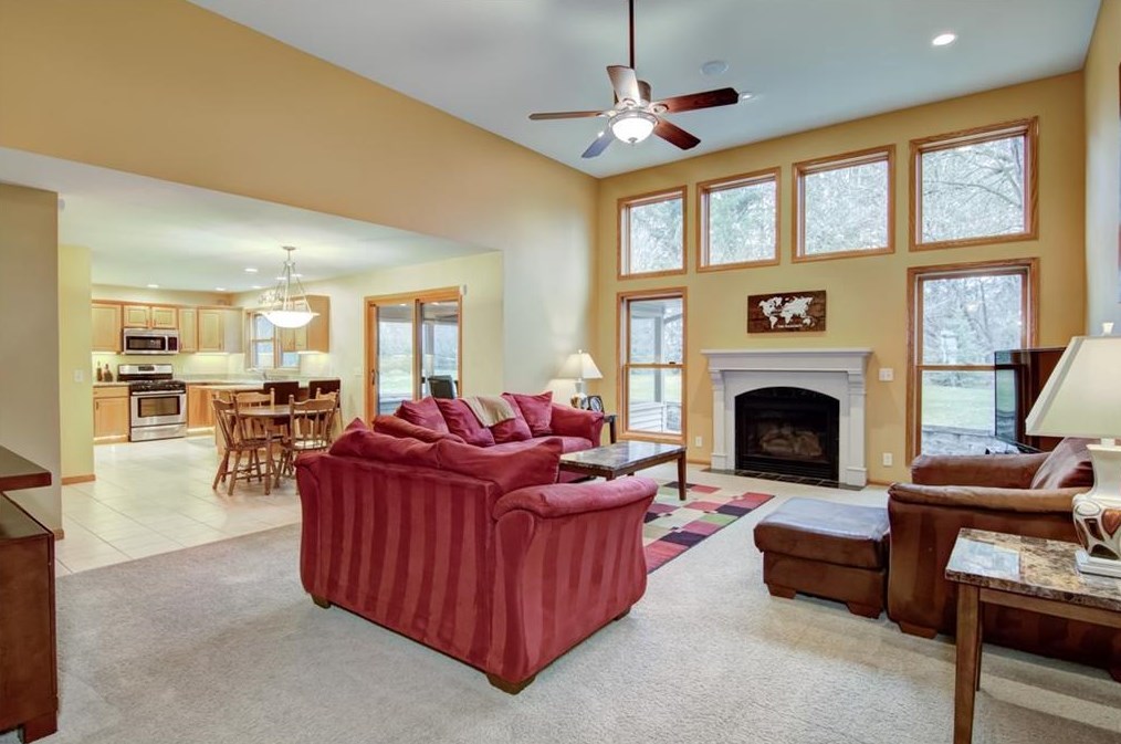 2826 Northwinds Dr, Eau Claire, WI 54701