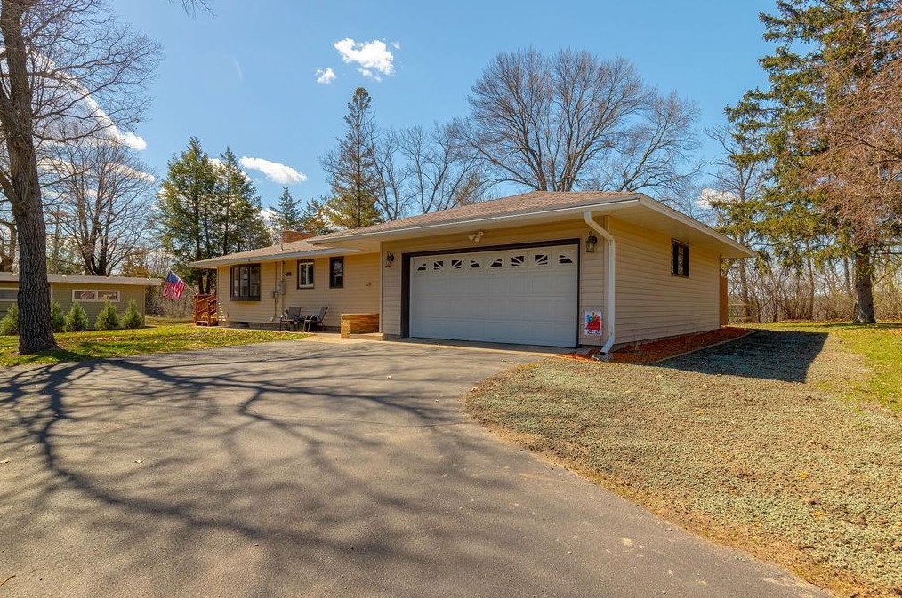 1713 Oaklawn Dr, Eau Claire, WI 54703