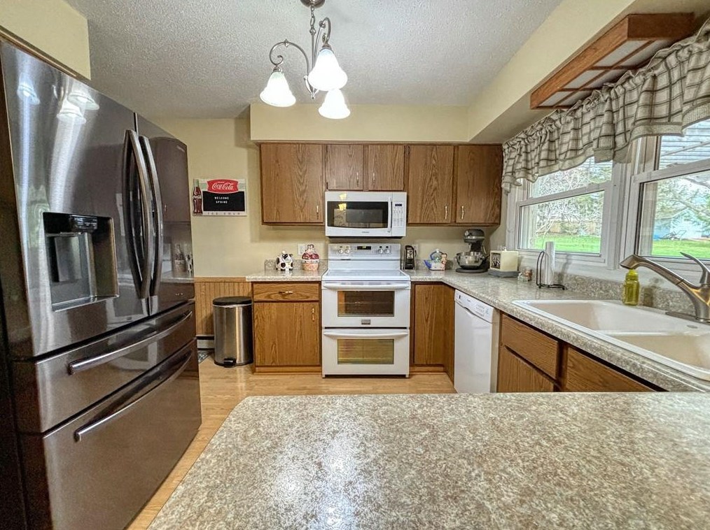 903 Mission Dr, Canton, WI 54868-1920