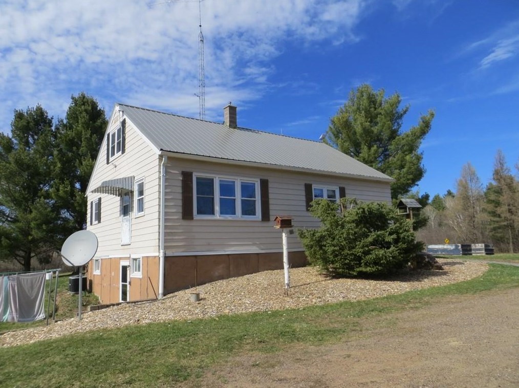 13622 County Highway H, Stanley, WI 54768-5703