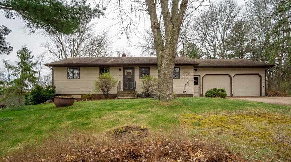 2725 Somona Pkwy, Eau Claire, WI 54703-3355