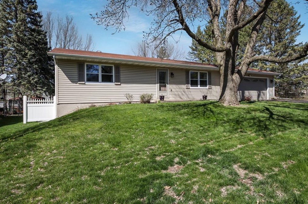 2110 James Ave, Altoona, WI 54720-1533