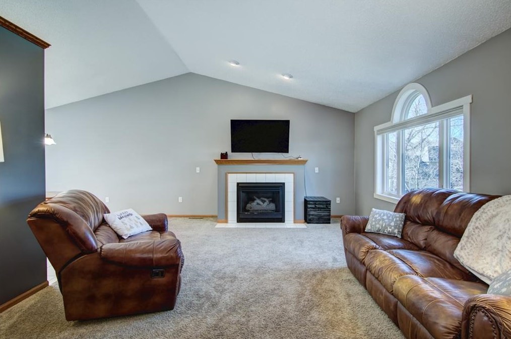 427 Hampton Ct, Altoona, WI 54720-1189
