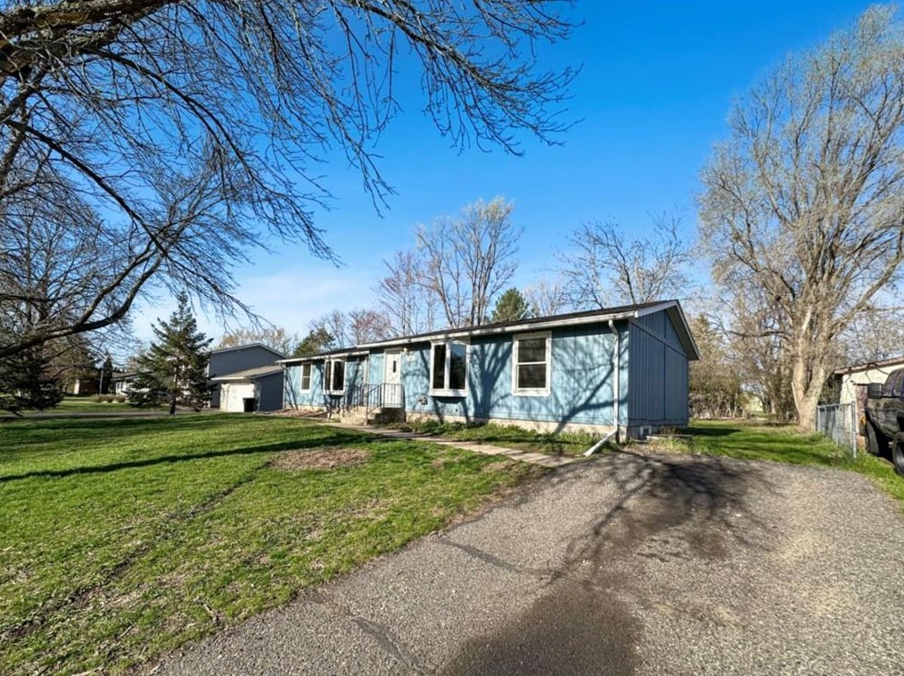 521 Cedar Dr, Hudson, WI 54016-1127