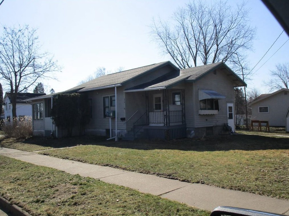 216 Lindoo Ave, Ladysmith, WI 54848-2222