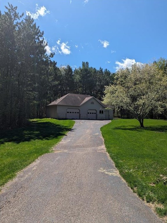 6420 White Tail Dr, Eau Claire, WI 54701