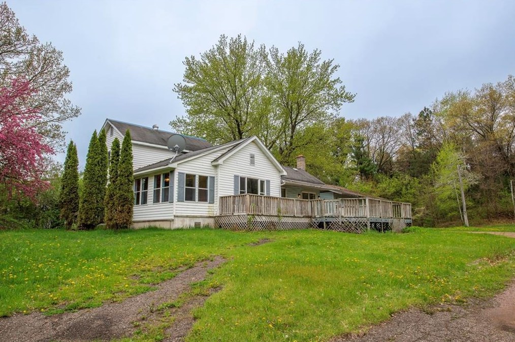 300 Center St, Fairchild, WI 54741-8404