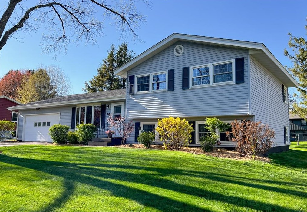 813 Mission Dr, Canton, WI 54868-1918