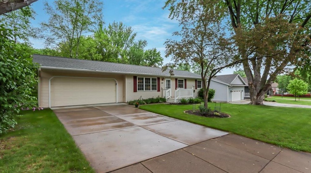 1512 Mead St, Eau Claire, WI 54703-2661