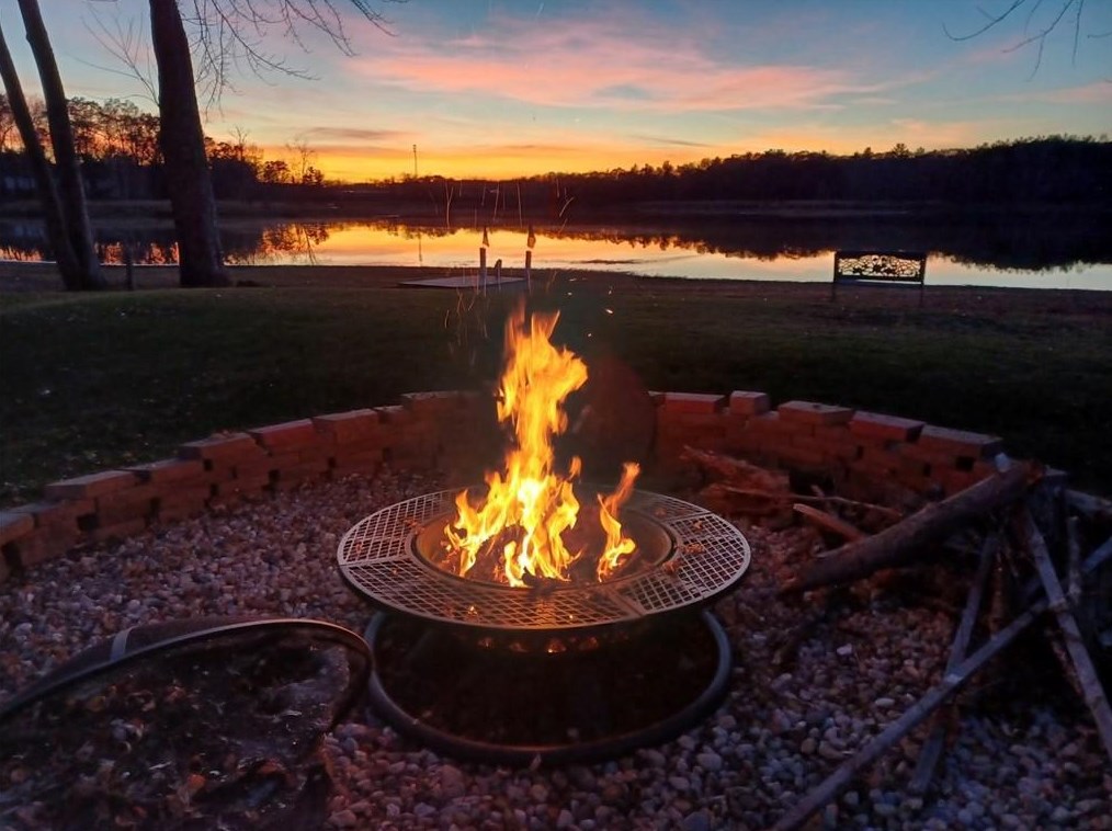 903 15th St, Chetek, WI 54728-9100