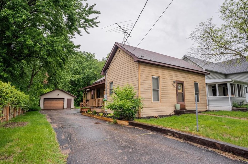 646 Park Ridge Dr, Eau Claire, WI 54703