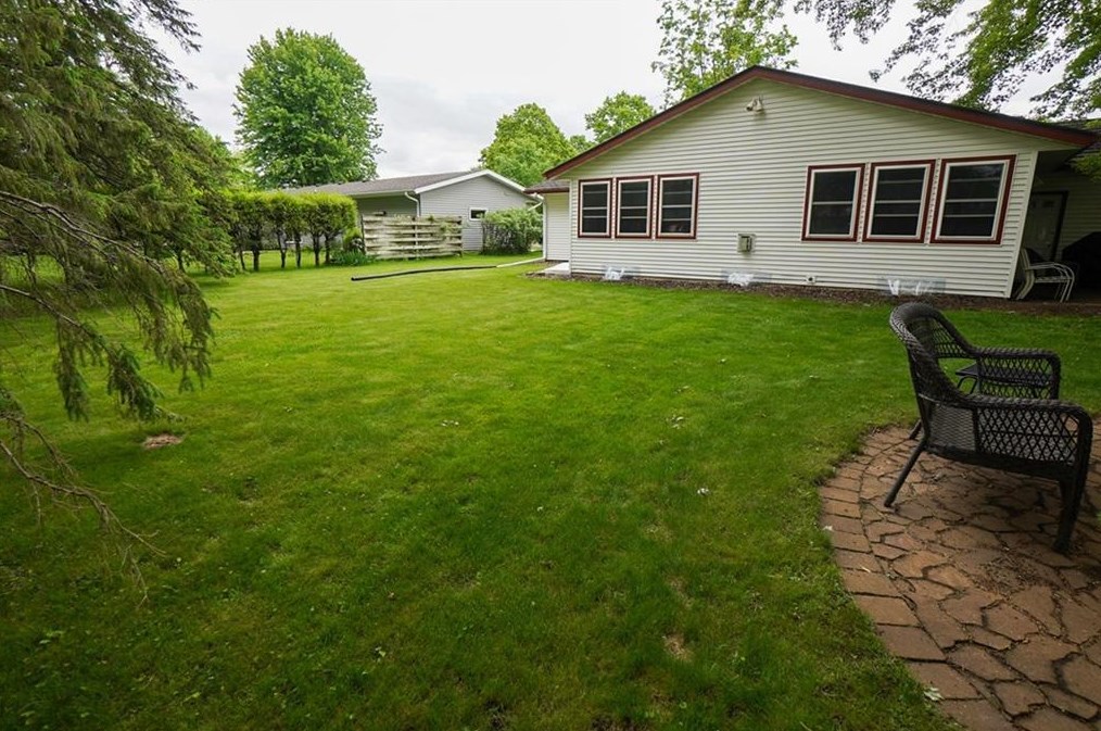 1406 Anita Dr, Eau Claire, WI 54701-2301