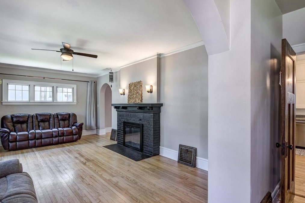 908 3rd Ave, Eau Claire, WI 54703-5303