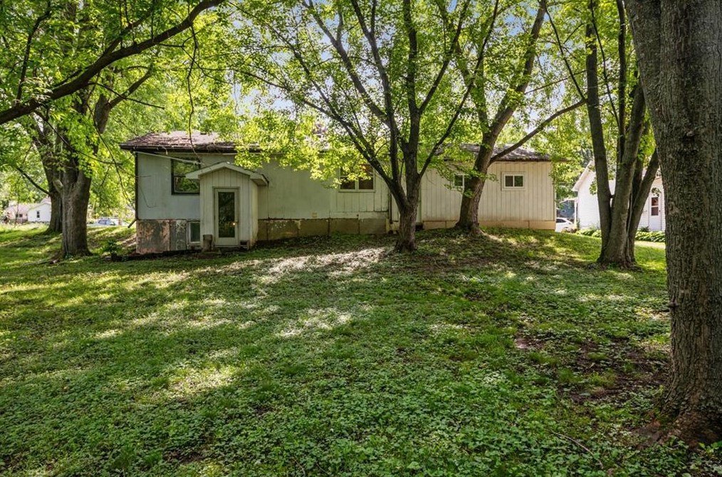 121 Finvold St, Eau Galle, WI 54028