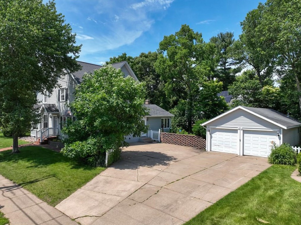 1439 S Farwell St, Eau Claire, WI 54701